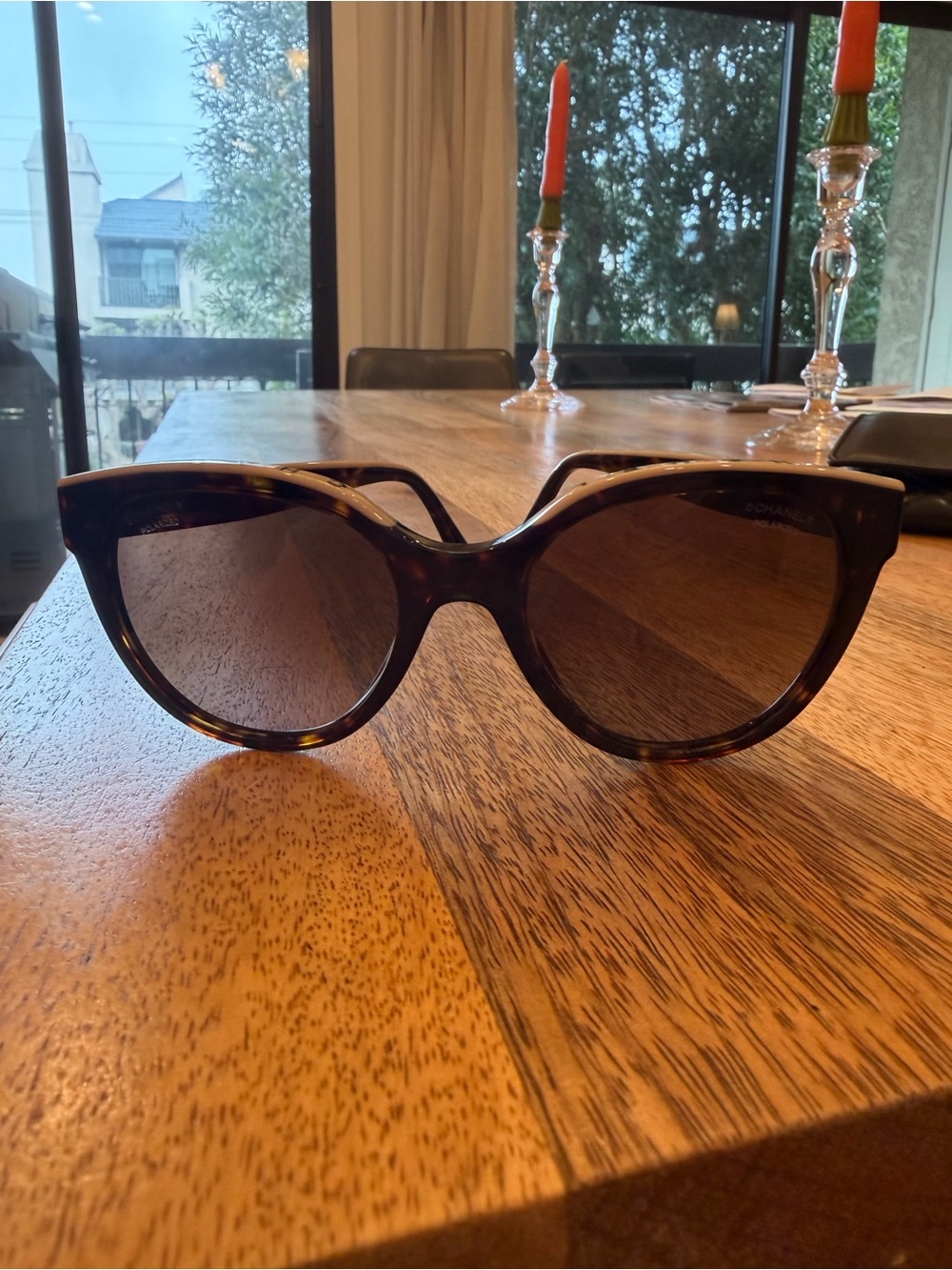 CHANEL Black Gradient Cat-Eye Sunglasses with Tortoiseshell Frame - Picture 3 of 4